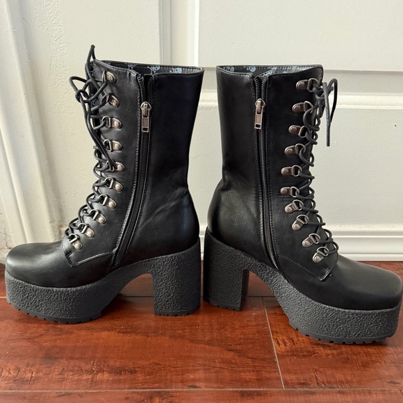 New Lamoda Black Platform Lace-Up Boots w side zip - Picture 2 of 5